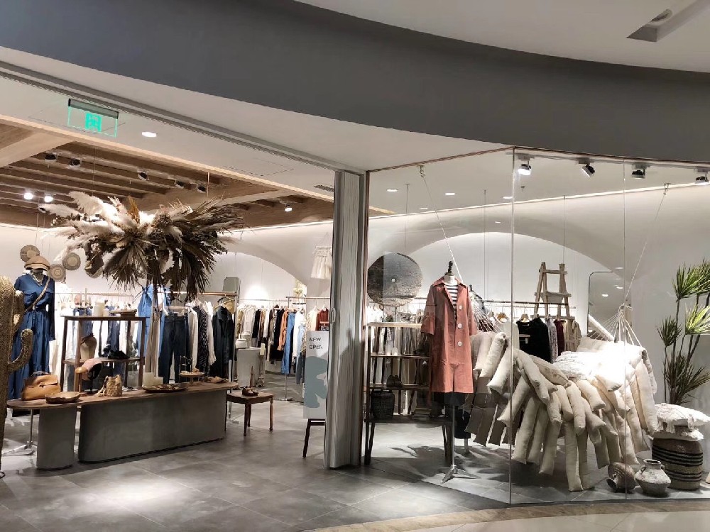 服裝店特賣活動設計,服裝專柜裝修設計,服裝店SI設計